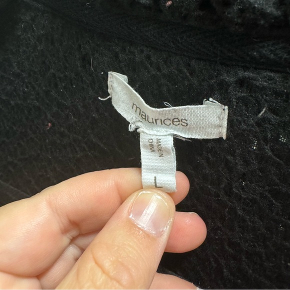 Maurice’s Quarter Zip Cozy Sherpa |  Large | Light Gray, Dark Gray, Purple |0023 - Picture 5 of 6